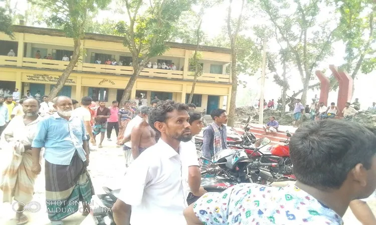 মিঠাপুকুরে পরীক্ষার ফি নিয়ে উত্তেজনায় প্রধান শিক্ষককে ধাওয়া