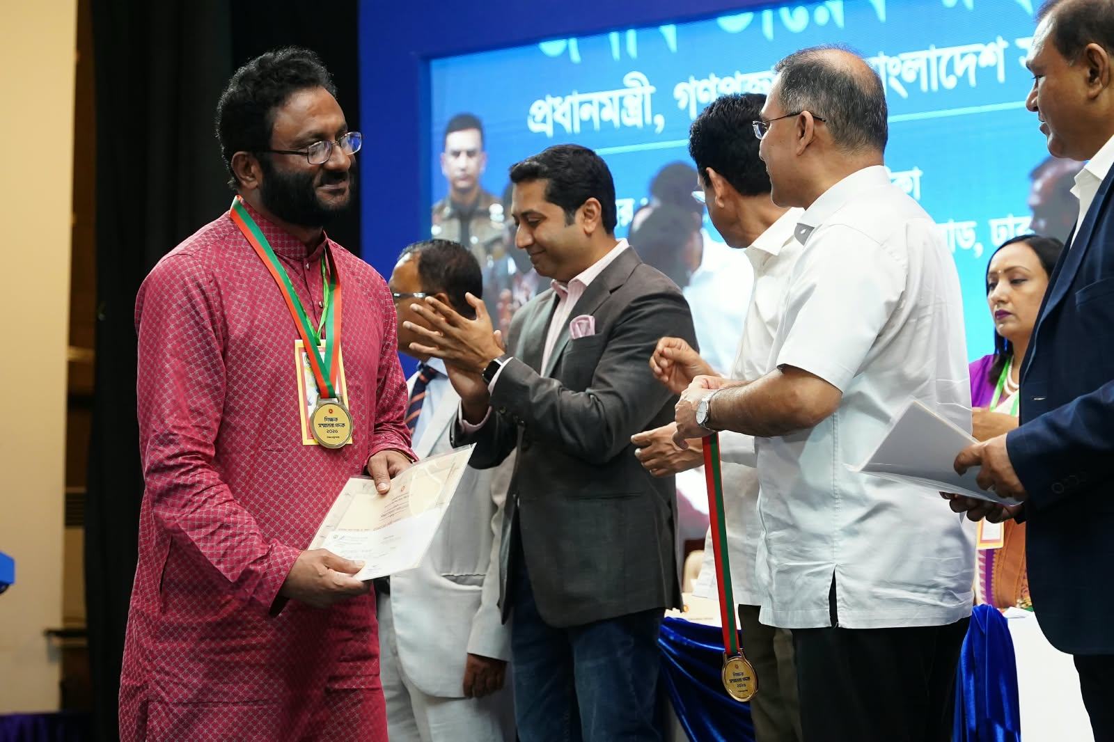 জাতীয় পর্যায়ে গুণী শিক্ষক সম্মাননা পেলেন ঠাকুরগাঁওয়ের হাফেজ রশিদ আলম