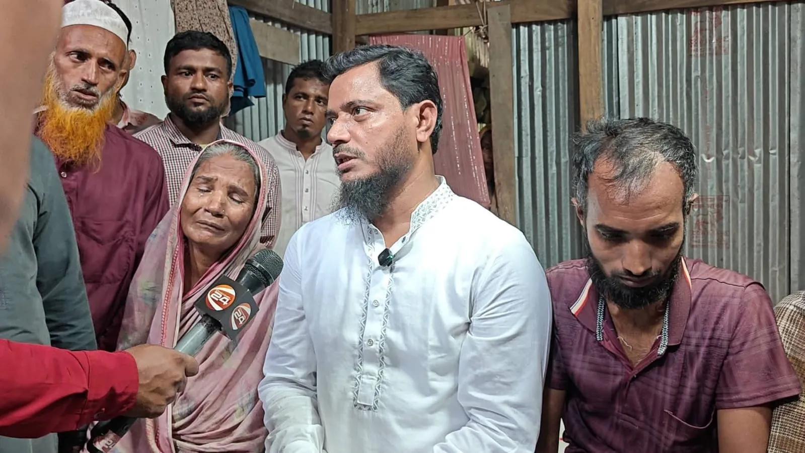 বাউফলে অসহায় পরিবারের পাশে এমপি শফিকুল ইসলাম মাসুদ