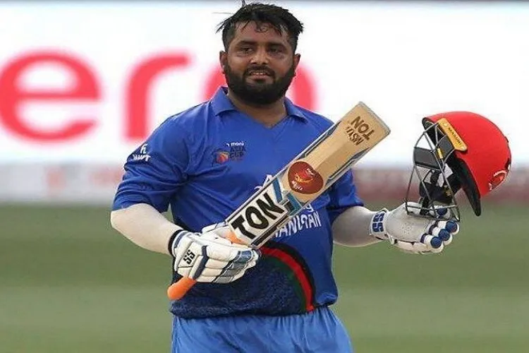 মাঠে ধূমপান, শাস্তির মুখে আফগান ক্রিকেটার!