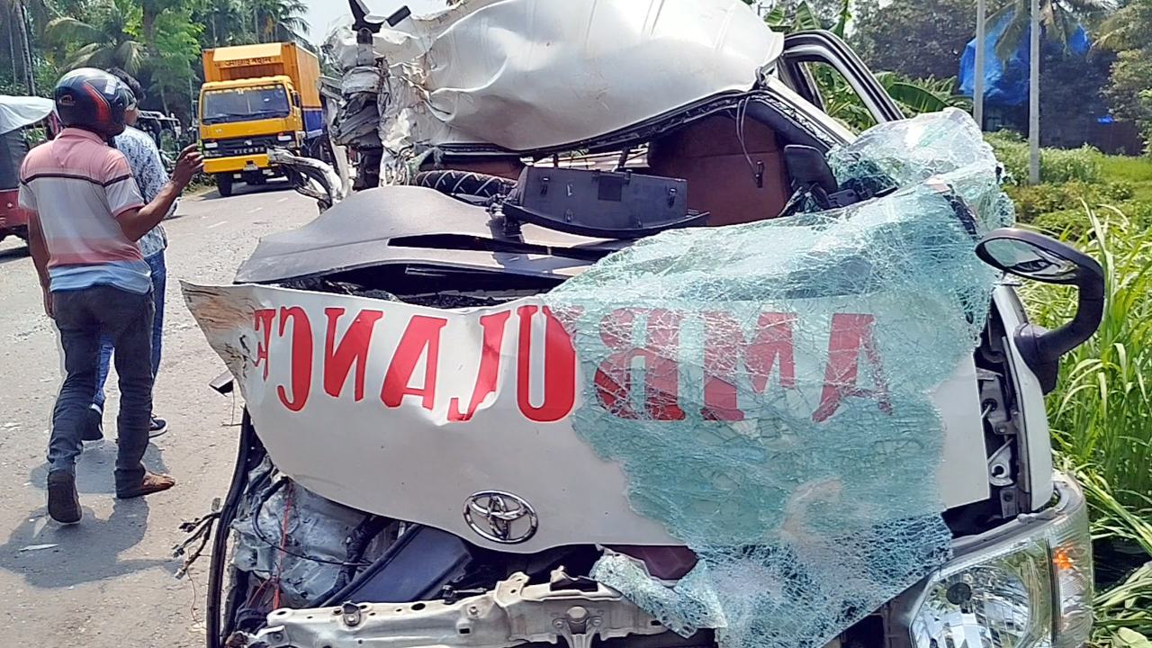 Wife-killed-in-road-accident-while-trying-to-retrieve-husbands-body