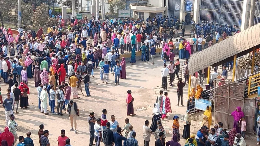 Workers block Dhaka-Mymensingh highway for three hours demanding unpaid wages