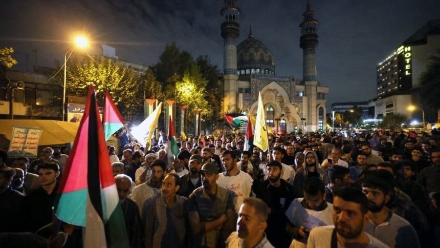 Tens of thousands protest against Lebanon 'bloodbath' in Iran, Yemen