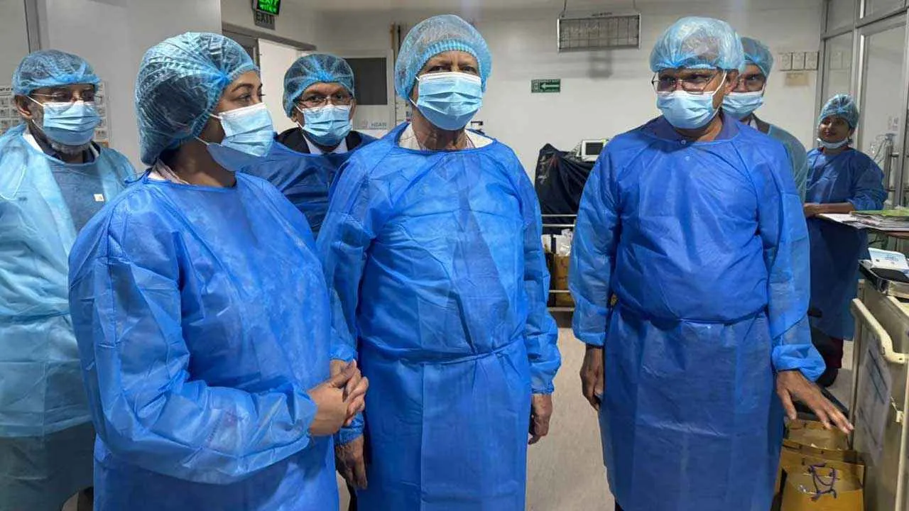 চিকিৎসায় সবধরনের সহযোগিতার আশ্বাস প্রধান উপদেষ্টার