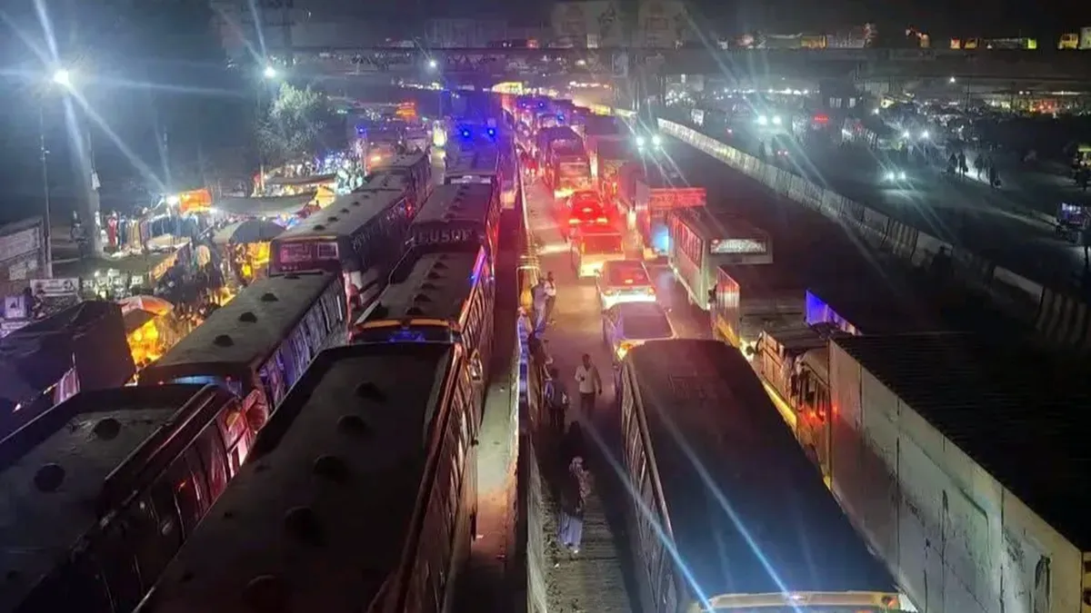 টার্মিনালে যাত্রী ও যানবাহনের চাপ, ১০ কিলোমিটার যানজট