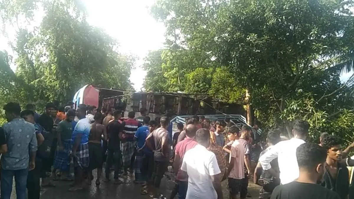 বাগেরহাটে বাস উল্টে নিহত ২, আহত ১৫