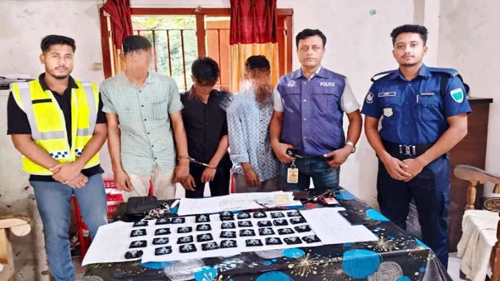 ২২ লক্ষ টাকার ইয়াবাসহ পুলিশের জালে তিন কারবারি