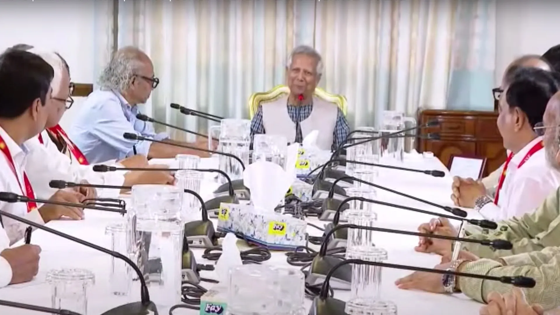 সরকার পরিচালনায় ভুল-ত্রুটি থাকলে ধরিয়ে দিন: ড. ইউনূস