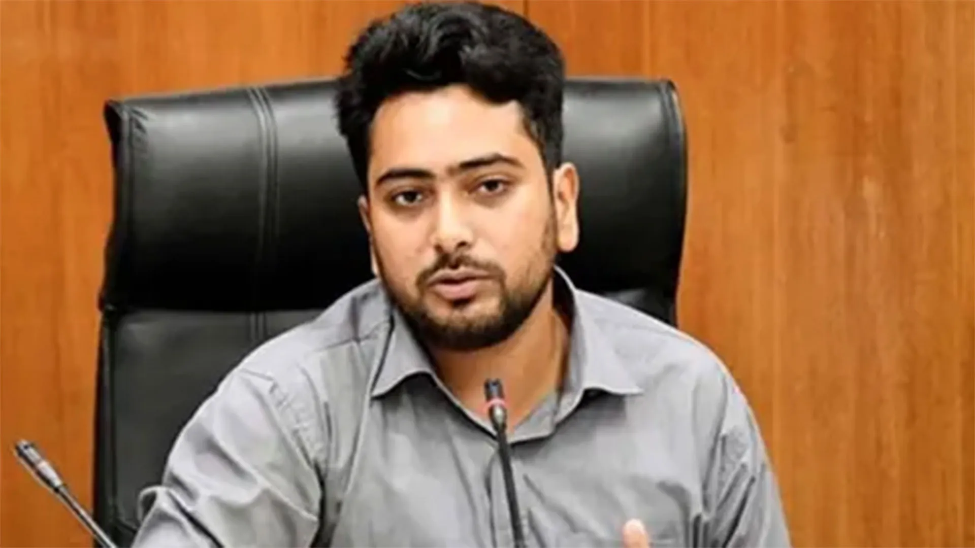সড়ক ও পরিবহন খাতে দুর্নীতি বন্ধ হয়নি:  উপদেষ্টা নাহিদ
