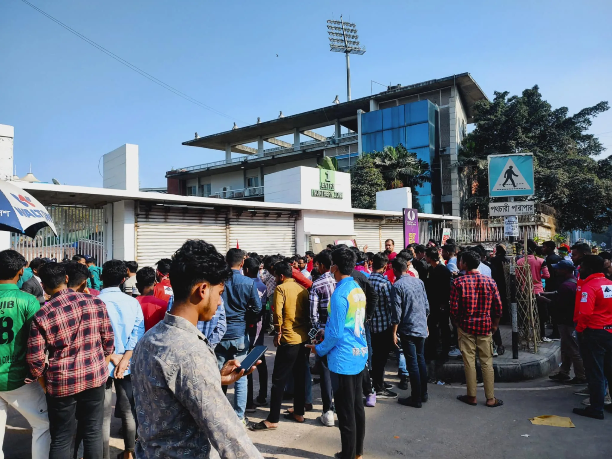 বিসিবি বলছে ‘সোল্ড আউট’, কালোবাজারে চড়া দামে বিক্রি হচ্ছে টিকিট