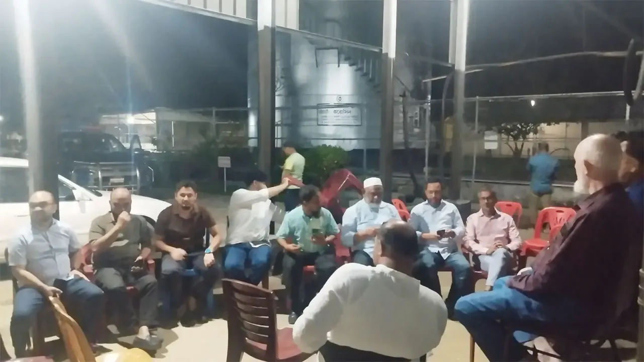 অনির্দিষ্টকালের জন্য তেল-সিএনজি বিক্রি বন্ধ ঘোষণা