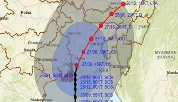 মহাবিপৎসংকেত নামিয়ে ৩ নম্বর সতর্ক সংকেত