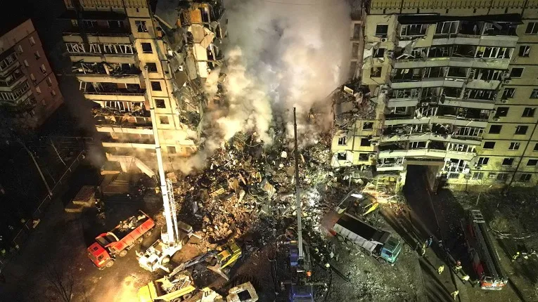 একাধিক শহরে হামলা, ইউক্রেনজুড়ে বাজছে সাইরেন