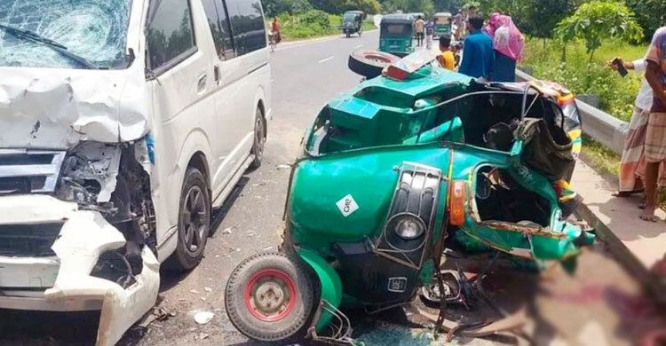 সিরাজগঞ্জে সিএনজি-মাইক্রোবাস মুখোমুখি সংঘর্ষ, নিহত ৫