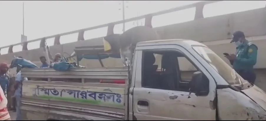 গাজীপুরে দুটি কাভার্ডভ্যানে আগুন