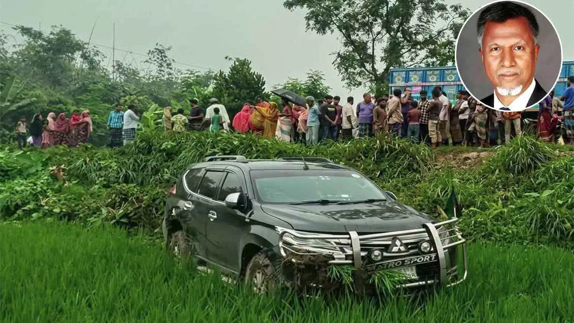 বগুড়ায় নিয়ন্ত্রণ হারিয়ে ধানক্ষেতে খাদ্য প্রতিমন্ত্রীর গাড়ি