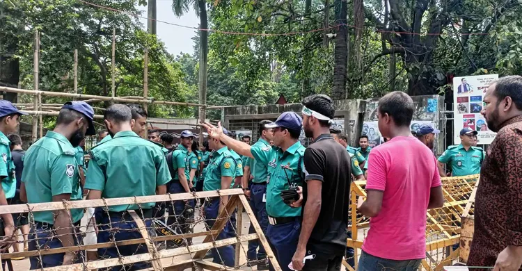 ছাত্রসমাবেশ ঘিরে ঢাকায় সতর্ক অবস্থানে পুলিশ-র‌্যাব