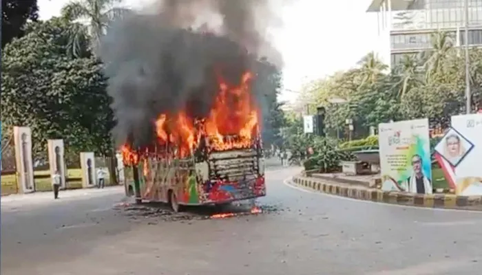 পঞ্চম দফা অবরোধের দুদিনে পুড়লো ১৮ যানবাহন