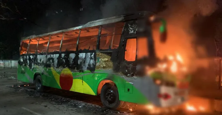 অবরোধ শুরুর আগের রাতে ৯ বাসে আগুন