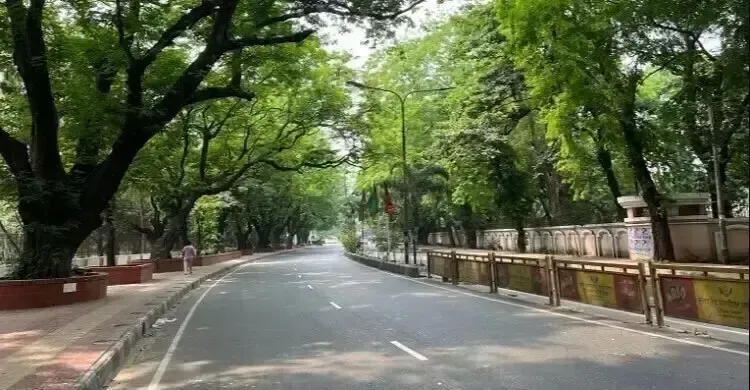 ছুটির দিনেও ঢাকার বাতাস অস্বাস্থ্যকর