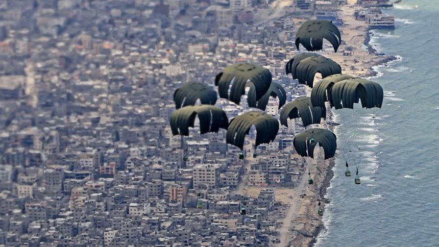 'Everyone is hungry': Desperate Gazans fight for food after airdrop deaths