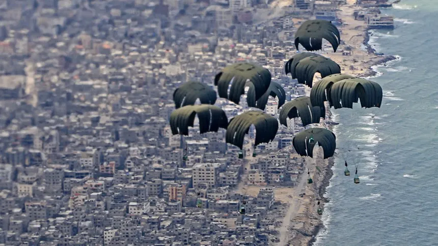 'Everyone is hungry': Desperate Gazans fight for food after airdrop deaths