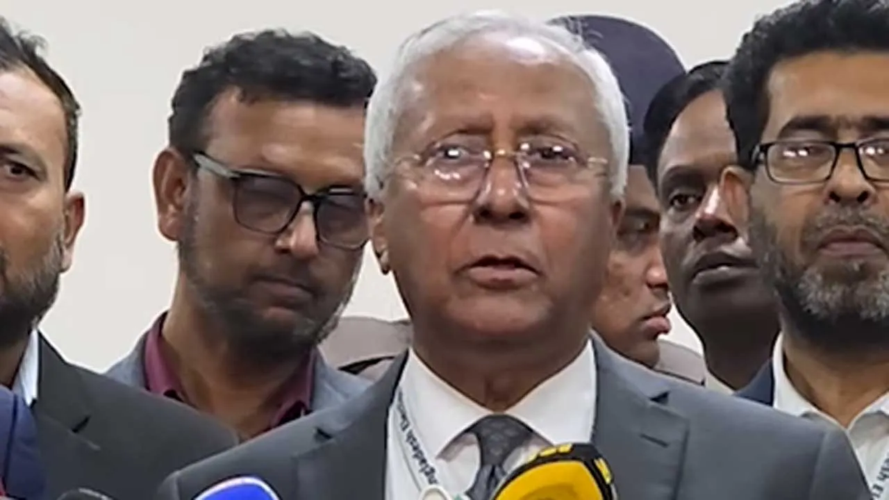 ফোন নিয়ে ভোটার-প্রার্থী-এজেন্টরা কেন্দ্রে প্রবেশ করতে পারবেন : ইসি সচিব