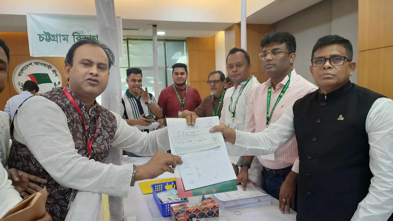 ২ ঘণ্টায় ২১০টি মনোনয়ন ফরম বিক্রি করল আওয়ামী লীগ