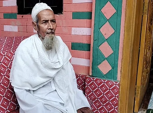 ৬৬ বছরে পাঁচ হাজার কবর খুঁড়েছেন বৃদ্ধ আলী হোসেন