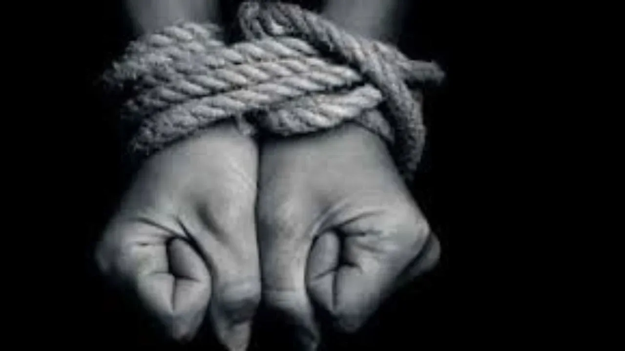 কুষ্টিয়ায় বিদ্যালয় থেকে মুখে টেপ লাগানো শিক্ষার্থী উদ্ধার