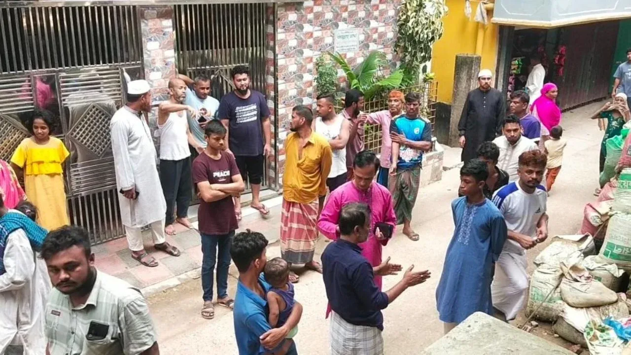 সেপটিক ট্যাংক পরিষ্কার করতে নেমে ৪ শ্রমিকের মৃত্যু