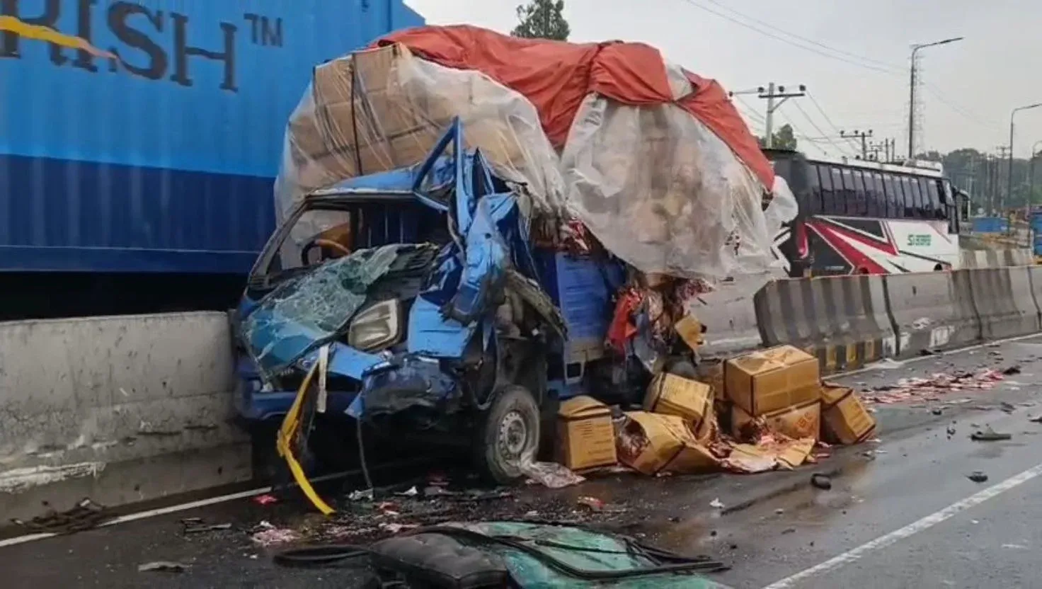 টাঙ্গাইলে ট্রাক-পিকআপভ্যানের সংঘর্ষে নিহত ২