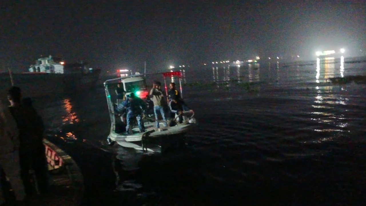 amar_desh_dholeshor_river_narayongonj