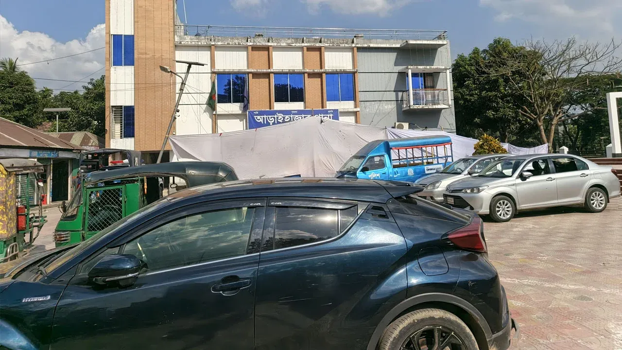 আড়াইহাজারে ব্যবসায়ীর বাড়িতে দুর্ধর্ষ ডাকাতি