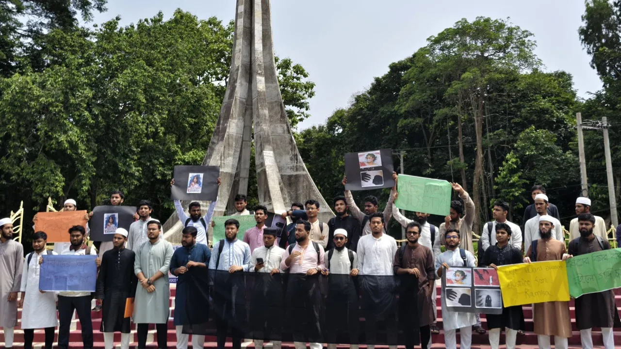 শিশু রামিসা হত্যার বিচারের দাবি চবি শিক্ষার্থীদের
