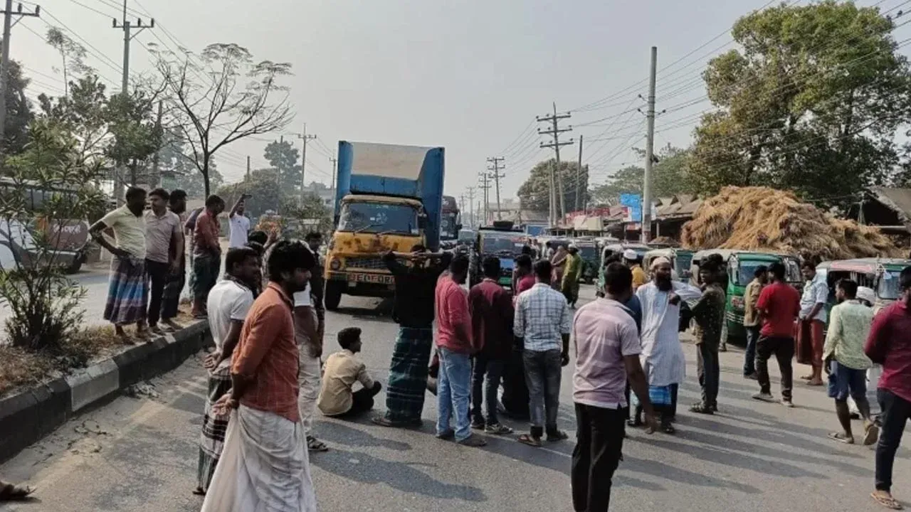 শ্রমিক দল নেতার নেতৃত্বে এক লাফে বাড়ানো হল ৬০ টাকা চাঁদা