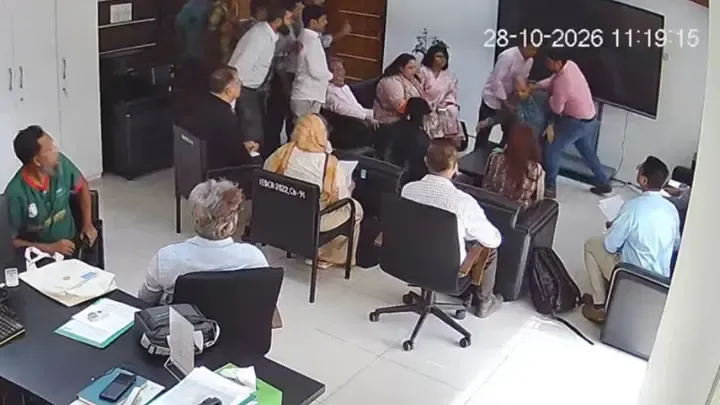 অফিসকক্ষে মারধরের শিকার আইইডিসিআরের পরিচালক