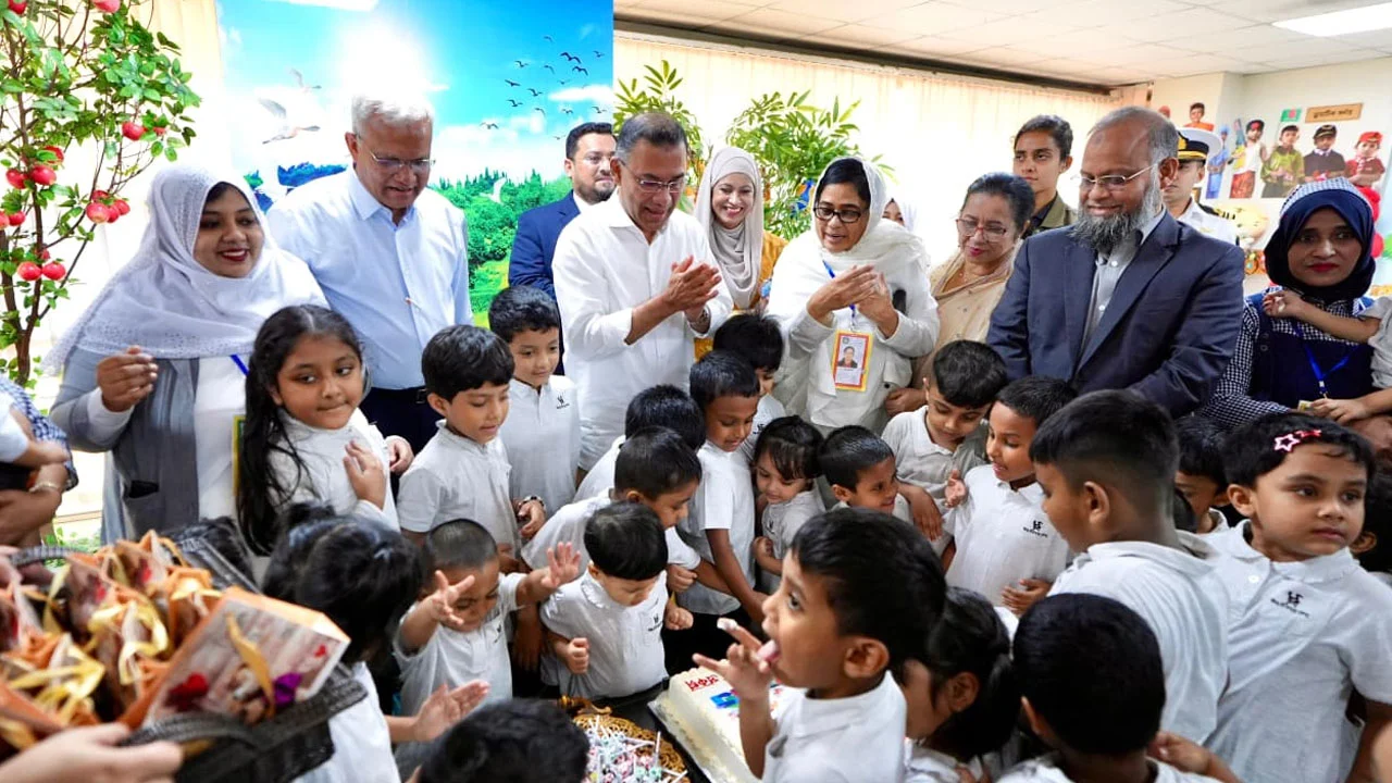 amardesh_pm_child-H