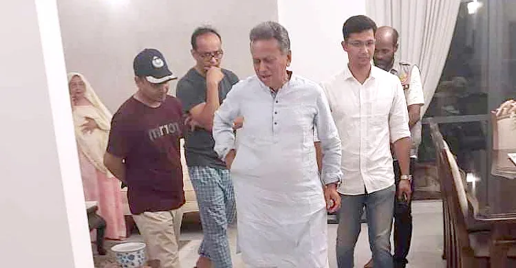 পুলিশ হত্যা মামলায় আমীর খসরুকে গ্রেফতার দেখানো হয়েছে