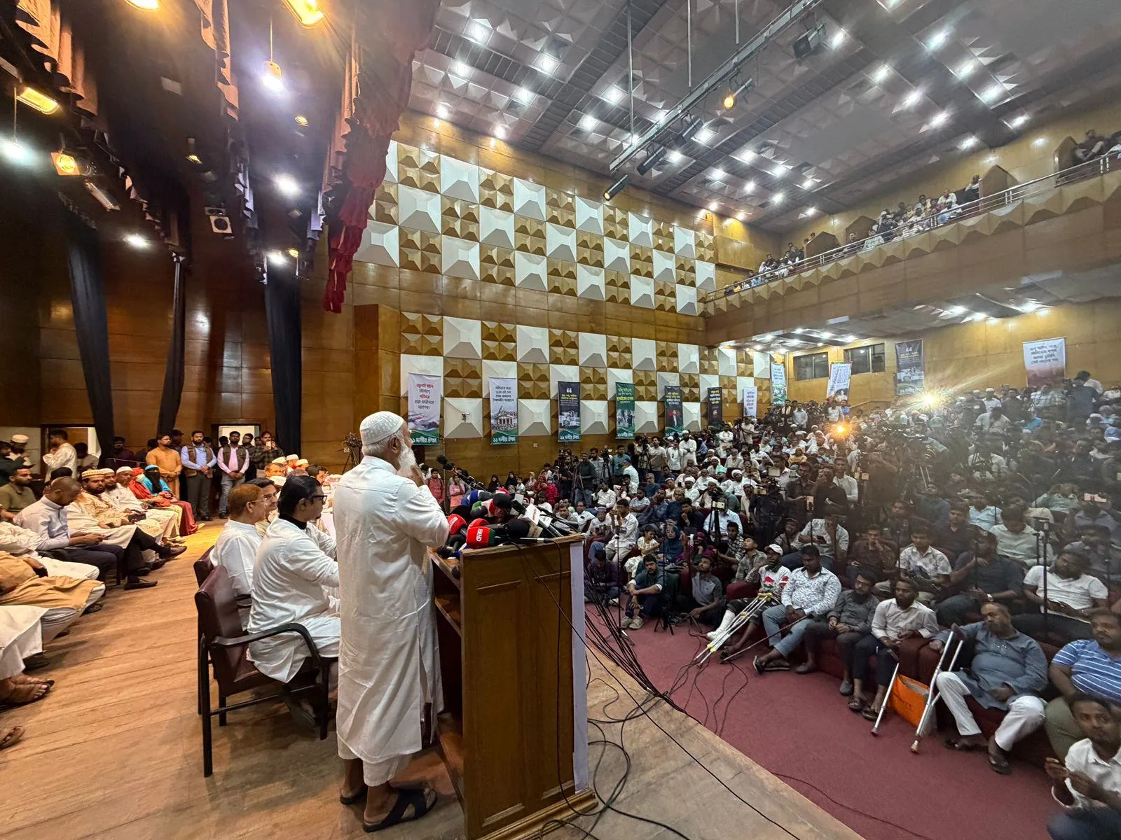 সংসদে বিএনপি গায়ের জোরে কাজ করছে: বিরোধীদলীয় নেতা