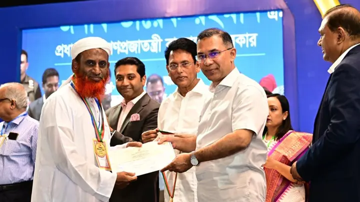 শিক্ষকদের আর্থিক নিরাপত্তা ও মর্যাদা বাড়ানোর উদ্যোগ : প্রধানমন্ত্রী