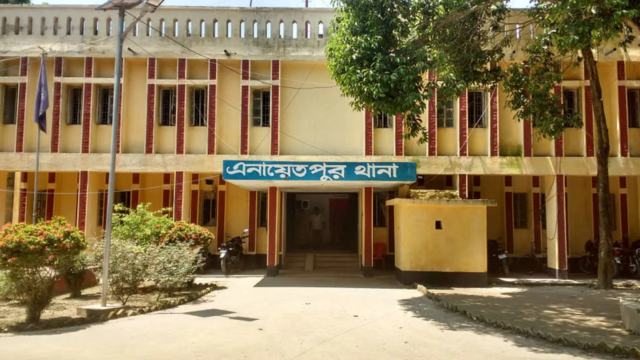 সিরাজগঞ্জে থানায় অগ্নিসংযোগ, ১১ পুলিশ নিহত