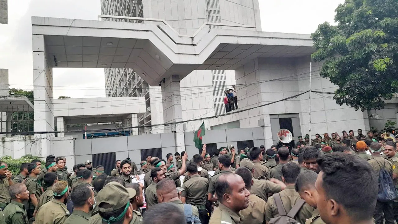 পল্টন থানায় চার হাজার আনসারের বিরুদ্ধে মামলা