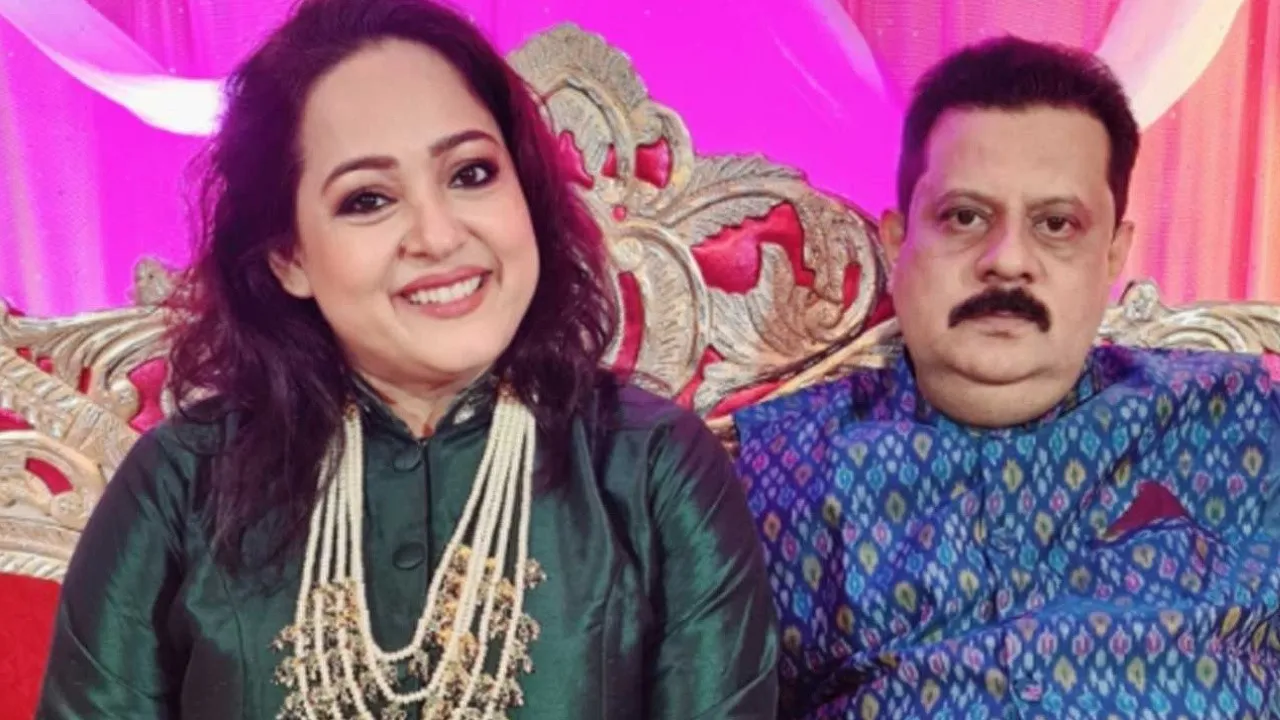 বিয়ের পরেও স্বামীর পদবী ব্যবহার করেন না অপরাজিতা