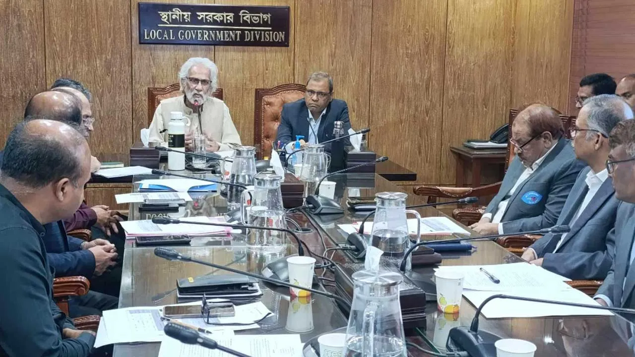 ডেঙ্গু নিয়ন্ত্রণে গবেষণায় জোর দিতে বললেন স্থানীয় সরকার উপদেষ্টা