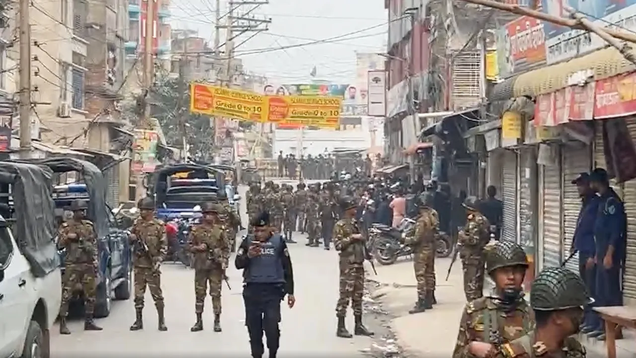 গ্রাহক সেজে ব্যাংকে ঢোকেন ডাকাতরা, খেলনা পিস্তল ঠেকান ম্যানেজারকে