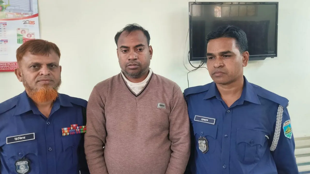 চাঁপাইনবাবগঞ্জে ককটেল বিস্ফোরণ : মূলহোতা যুবলীগ নেতা দুলাল গ্রেপ্তার