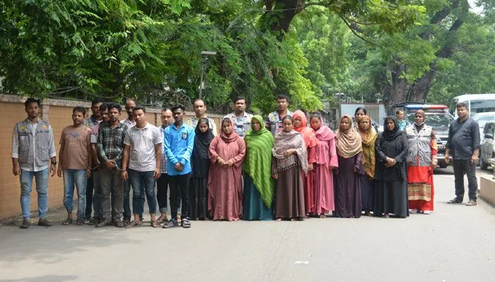 নারী পকেটমার চক্রের সদস্যসহ ১৬ জন গ্রেপ্তার