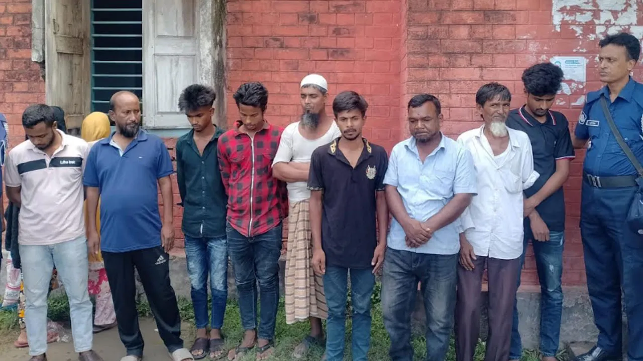 পাবনা মানসিক হাসপাতাল থেকে গেপ্তার নয় দালাল