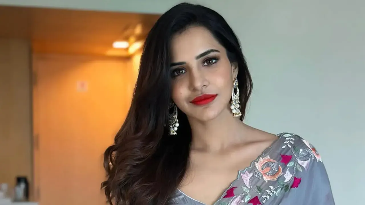 মামলার মুখে অভিনেত্রী